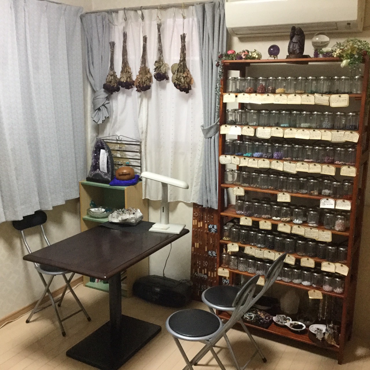 JyuJyu 鑑定室の内観