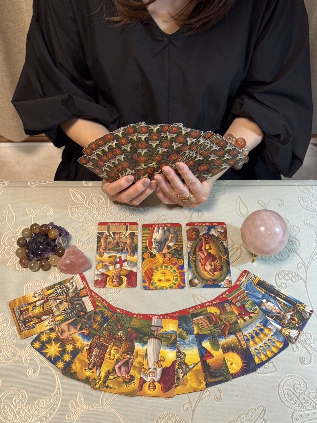 JyuJyu先生が鑑定する様子